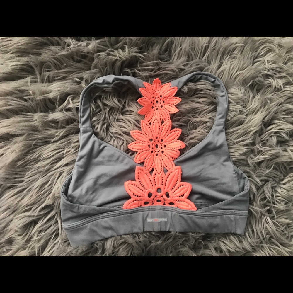 Sports bra